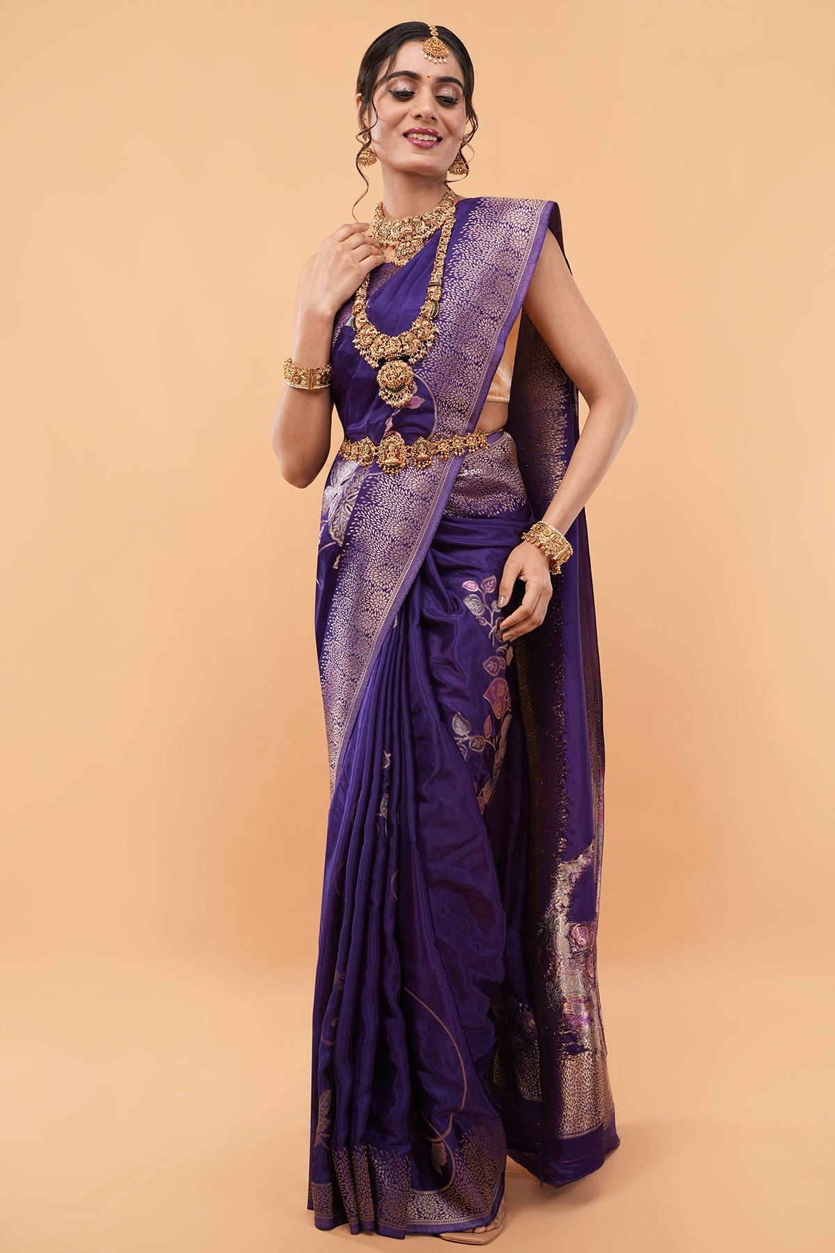 Exquisite Deep Purple Handloom Viscose Banarasi Saree with Intricate Zari Work