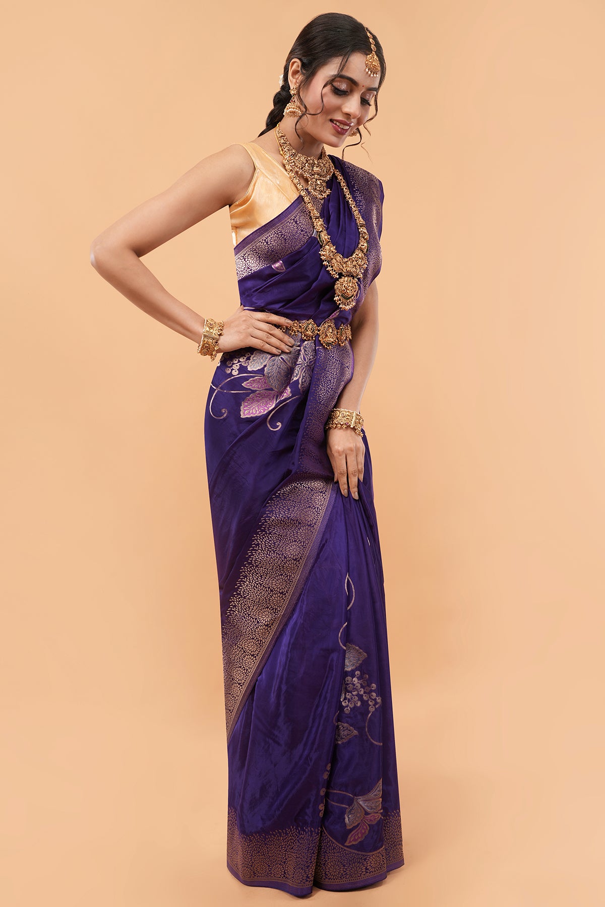 Exquisite Deep Purple Handloom Viscose Banarasi Saree with Intricate Zari Work