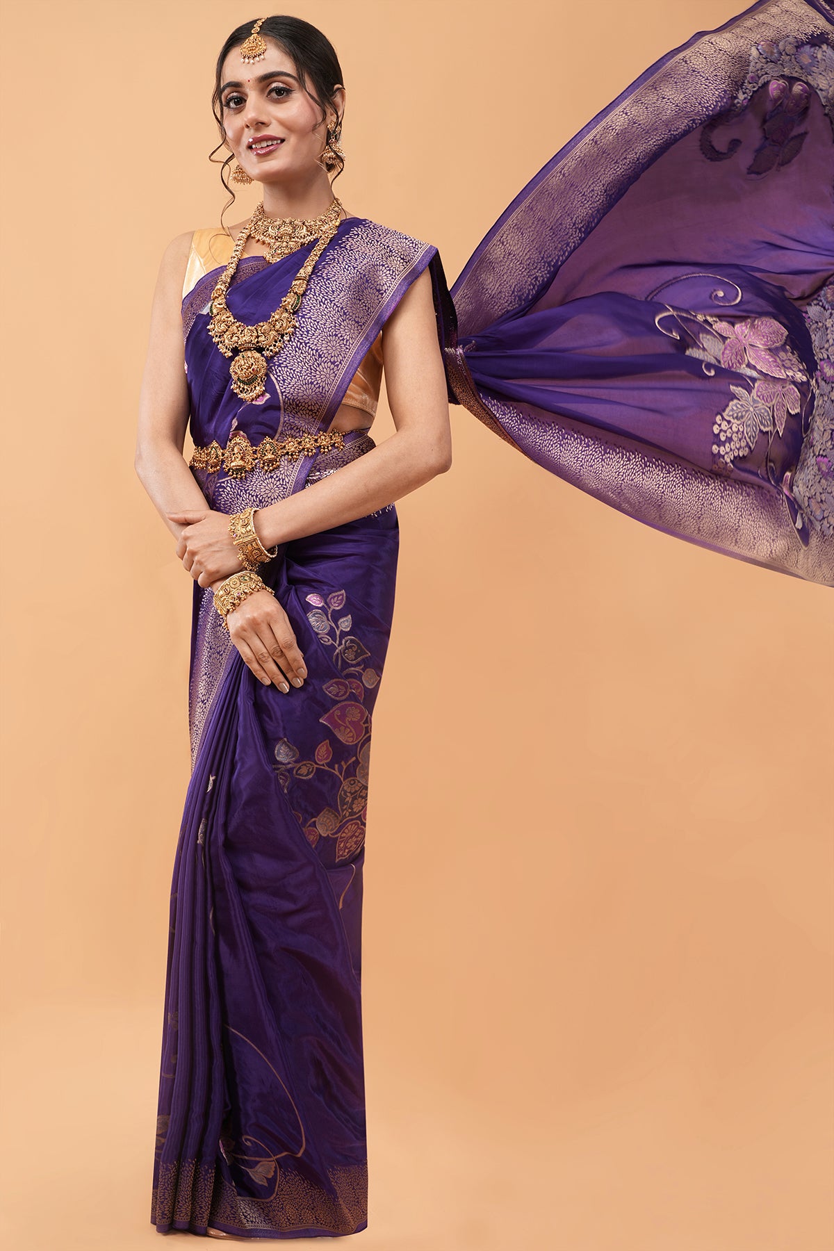 Exquisite Deep Purple Handloom Viscose Banarasi Saree with Intricate Zari Work