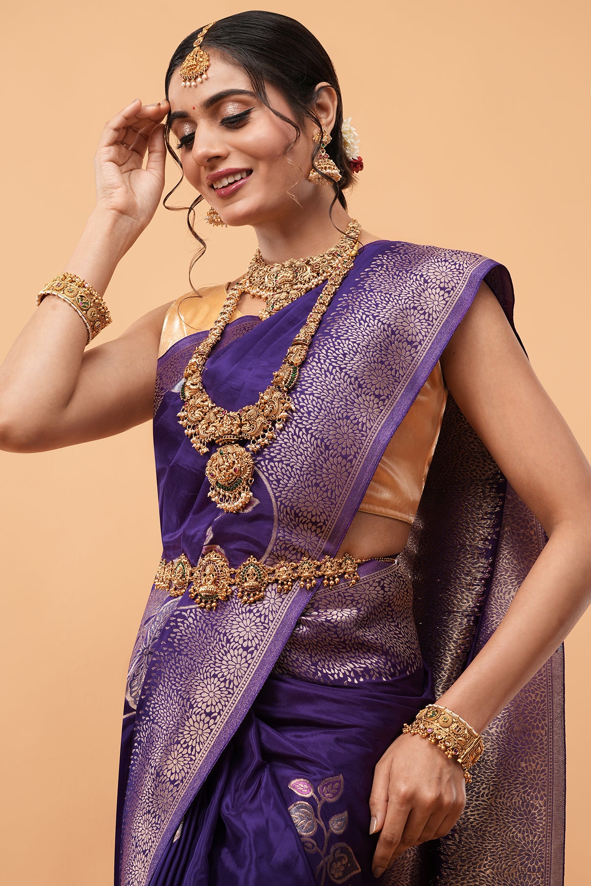Exquisite Deep Purple Handloom Viscose Banarasi Saree with Intricate Zari Work